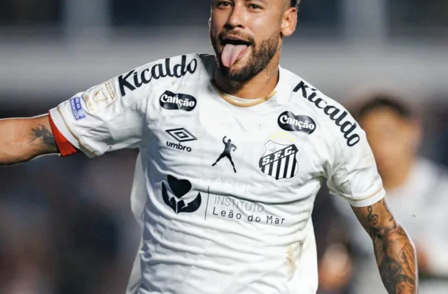 Neymar Scores Twice After Half-Time Arrival in Santos Draw with Flamengo