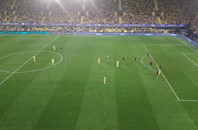 Villarreal Beat Napoli Despite Brief Nine-Man Chaos at La Cerámica