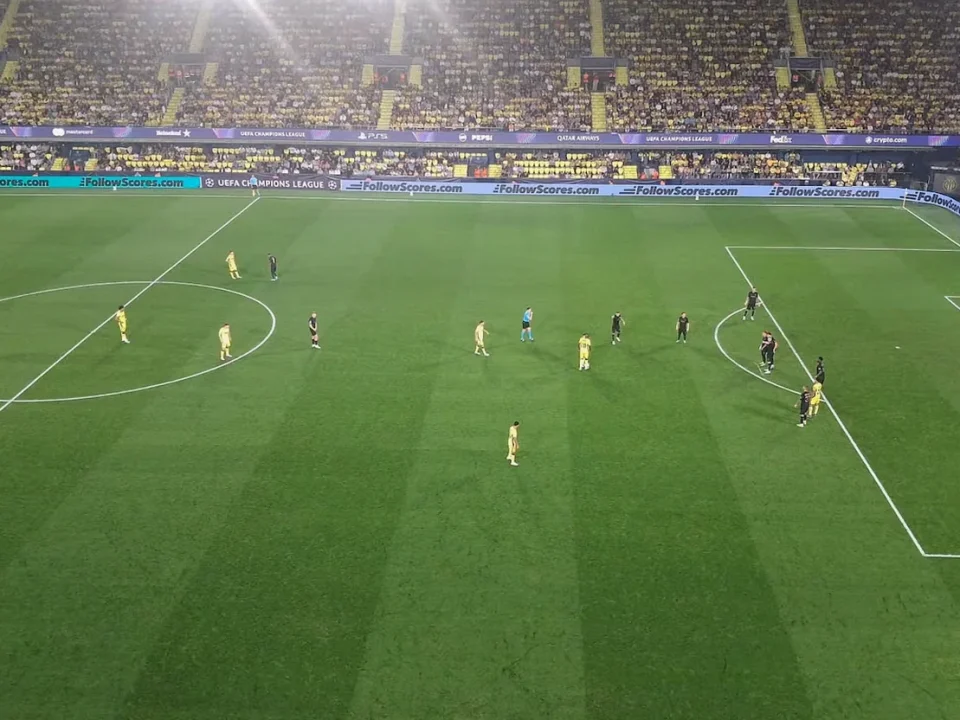 Villarreal Beat Napoli Despite Brief Nine-Man Chaos at La Cerámica