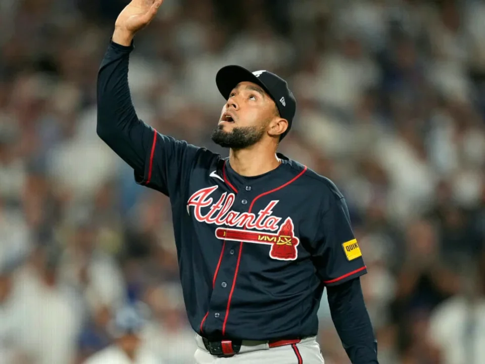 Robert Suarez Returns to Lift Braves in NLDS Game 2