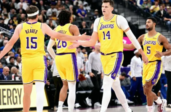 Walker Kessler posts 11 points, 9 rebounds in Lakers preseason debut