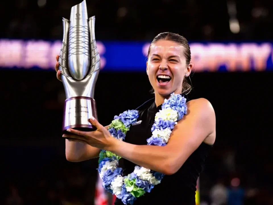 Maja Chwalinska Claims Maiden WTA Title in Wuhan Comeback