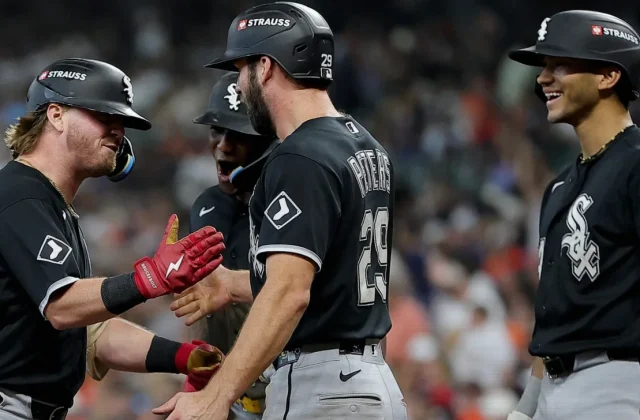 White Sox Sweep Astros in Wild Card Series, Advance to Cleveland