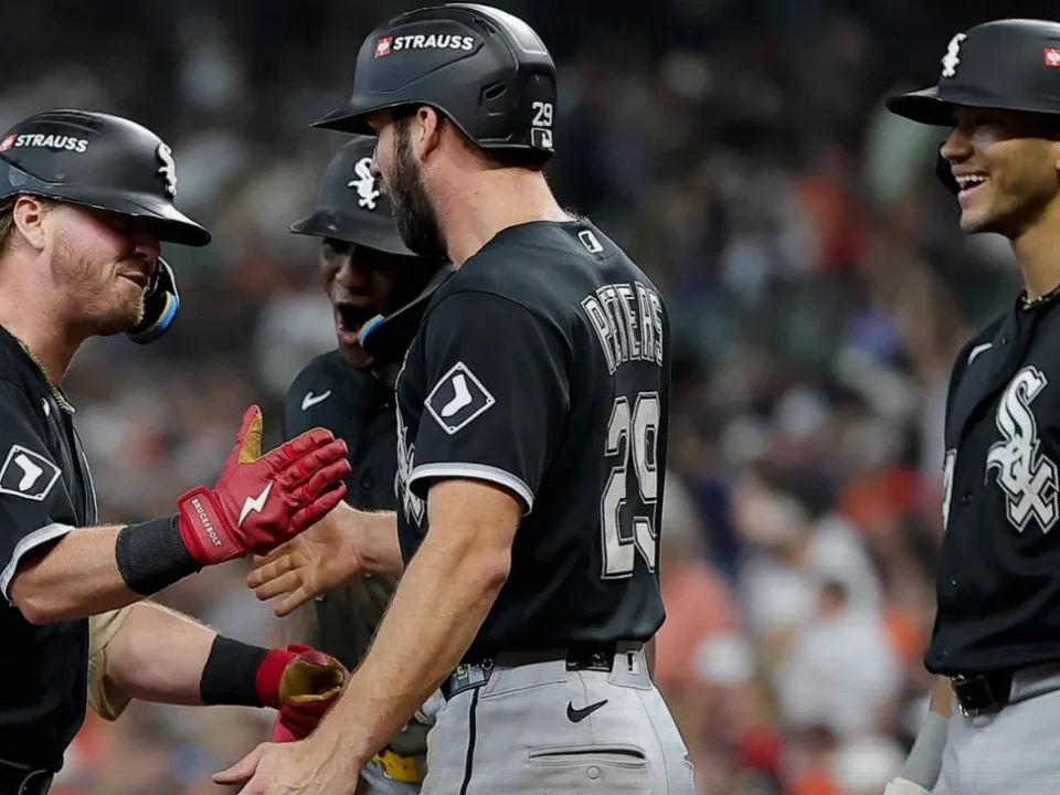 White Sox Sweep Astros in Wild Card Series, Advance to Cleveland