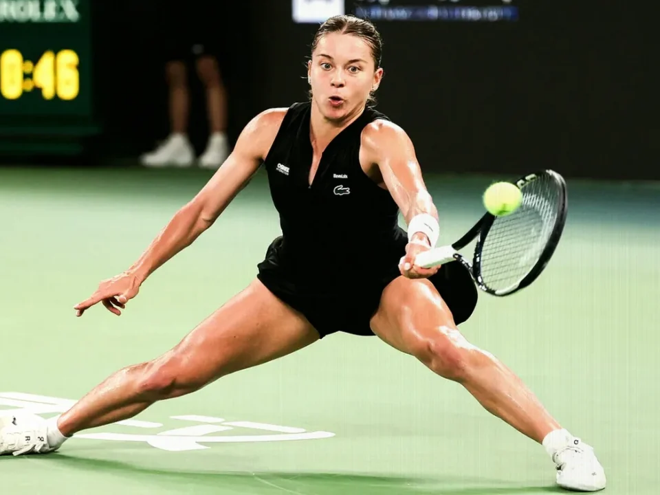 Swiatek Faces Chwalinska in Historic All-Polish Wuhan Open Semifinal