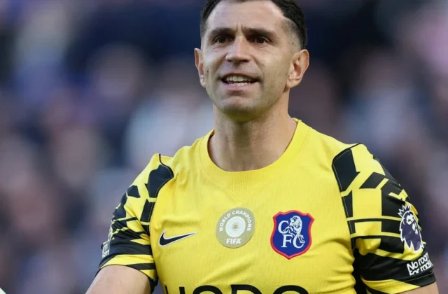 Emiliano Martínez Taken to Hospital After Chelsea Collision