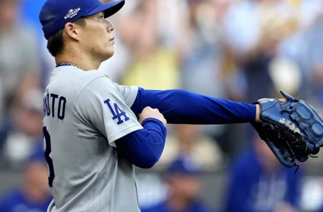 Brewers Rally Past Yoshinobu Yamamoto in NLCS Game 2 Third Inning