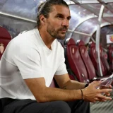 Lens Coach Cahuzac Faces Lyon Test Without Injured Abdallah Sima