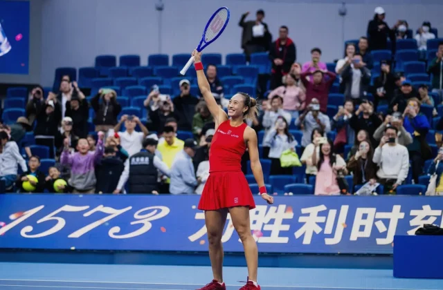Zheng Qinwen Outlasts Bouzkova to Reach China Open Fourth Round