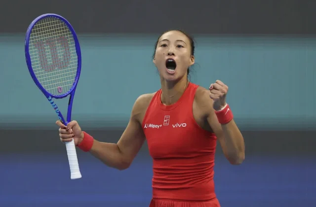 Zheng Qinwen Survives Bouzkova Marathon to Reach China Open Fourth Round