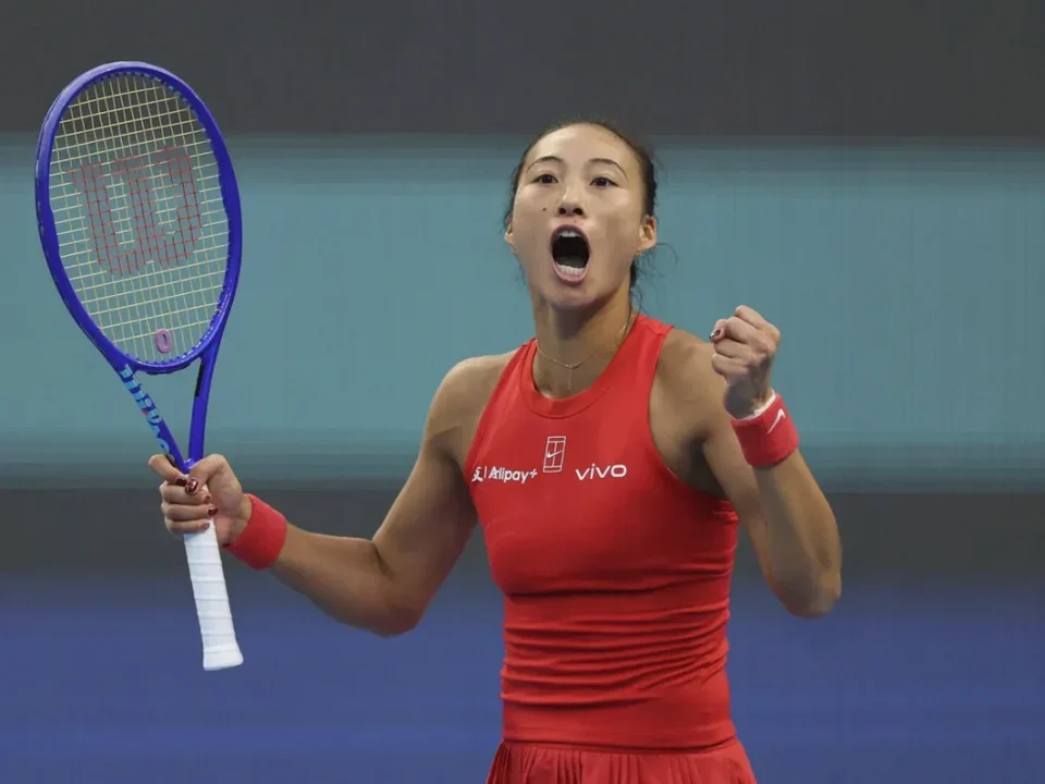 Zheng Qinwen Survives Bouzkova Marathon to Reach China Open Fourth Round