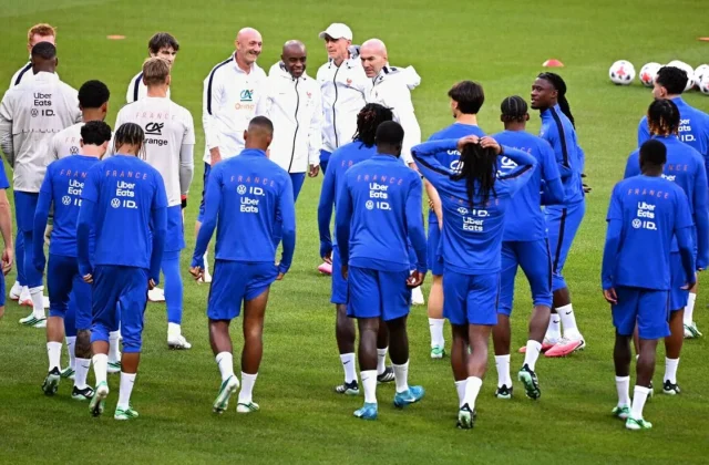 Zidane Keeps Italy Guessing Over France Line-Up at Stade de France